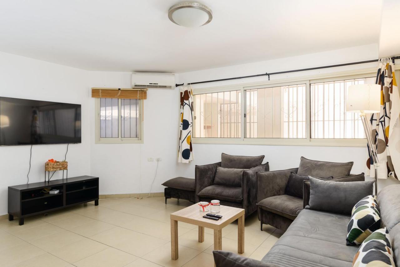 Lovely One Bedroom Few Steps From The Beach Netanya Exteriör bild